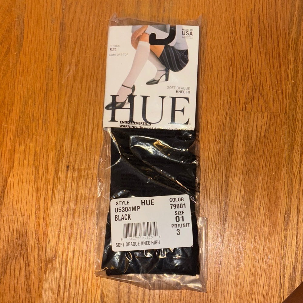 HUE Women’s Black Knee High Socks